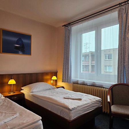 פארדוביצה Hotel Trim מראה חיצוני תמונה