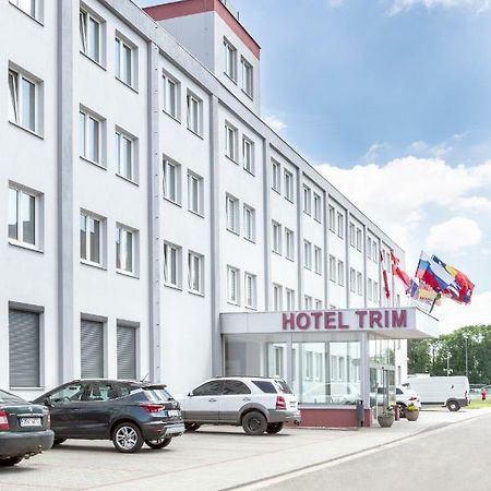 פארדוביצה Hotel Trim מראה חיצוני תמונה