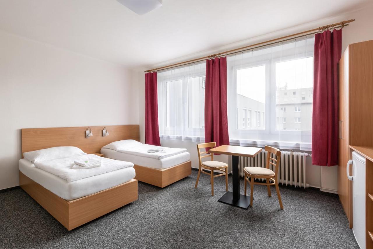 פארדוביצה Hotel Trim מראה חיצוני תמונה