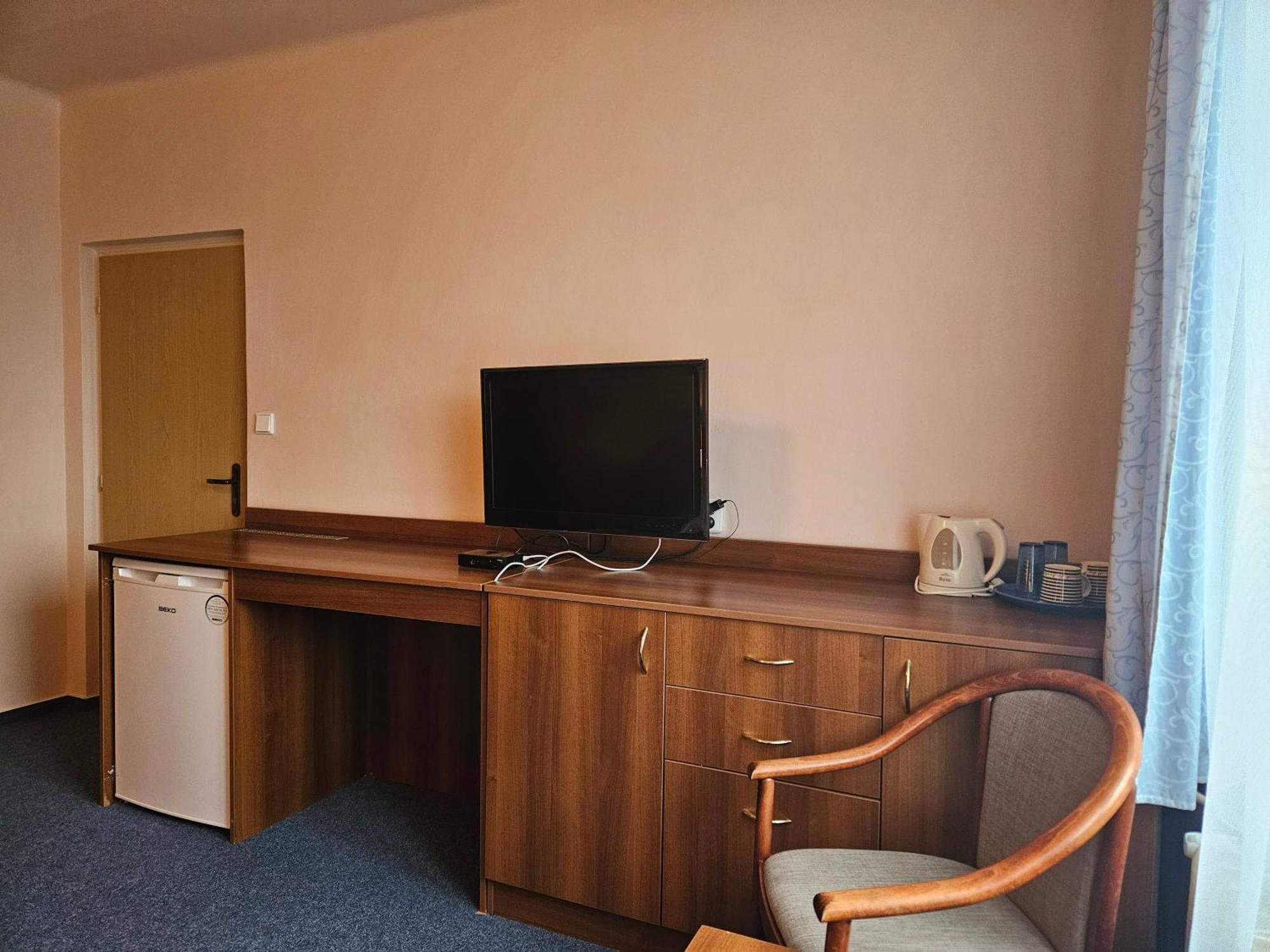 פארדוביצה Hotel Trim מראה חיצוני תמונה
