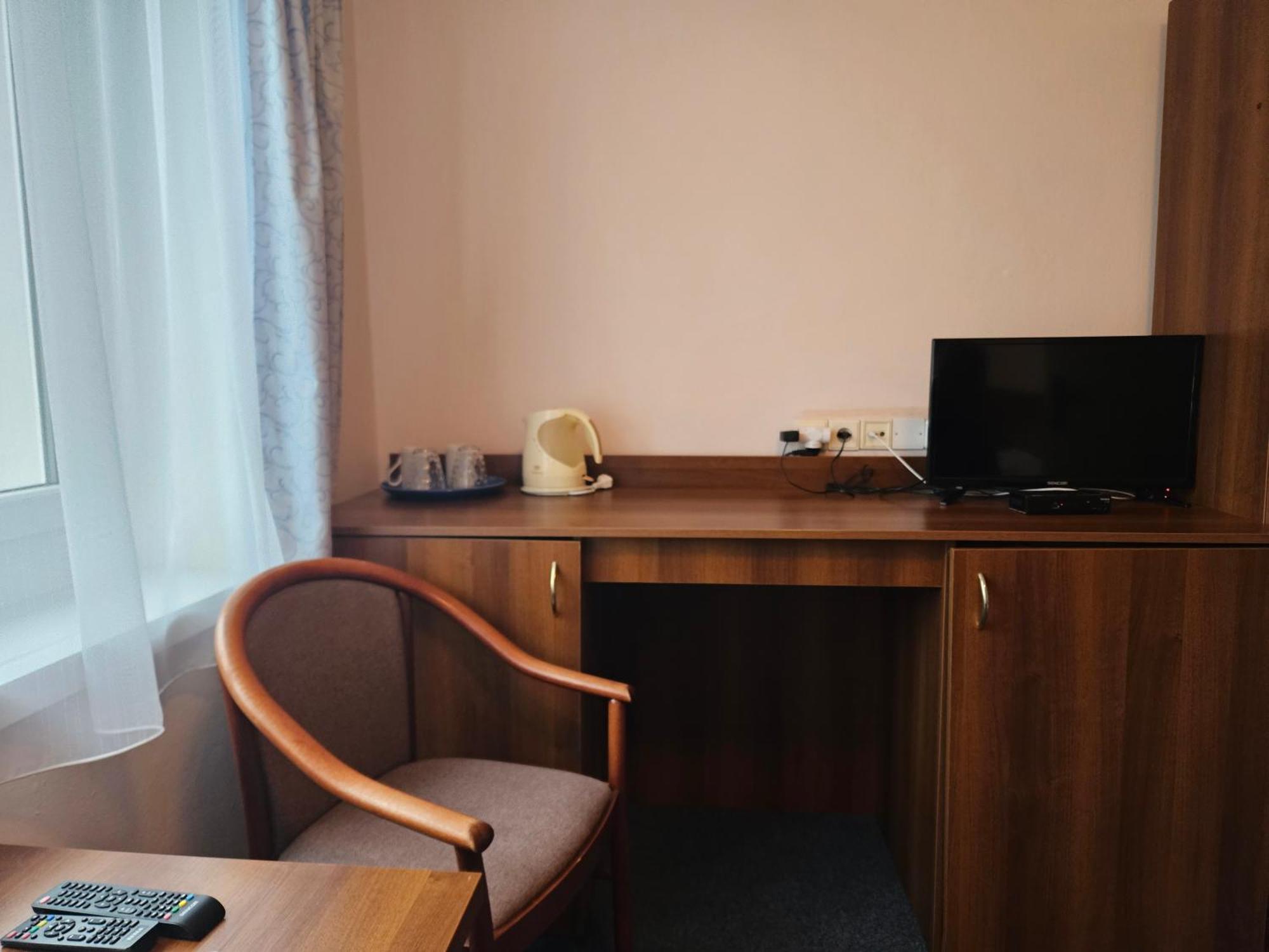 פארדוביצה Hotel Trim מראה חיצוני תמונה