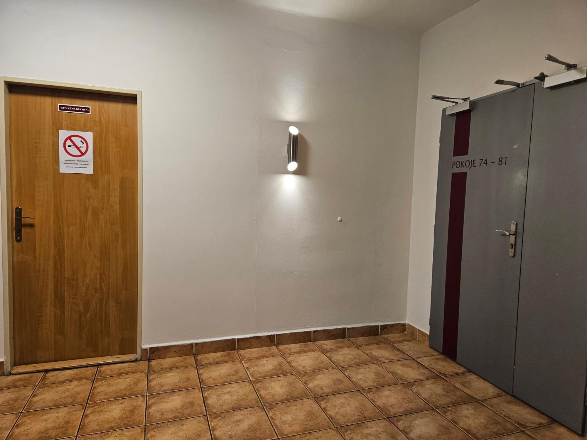 פארדוביצה Hotel Trim מראה חיצוני תמונה