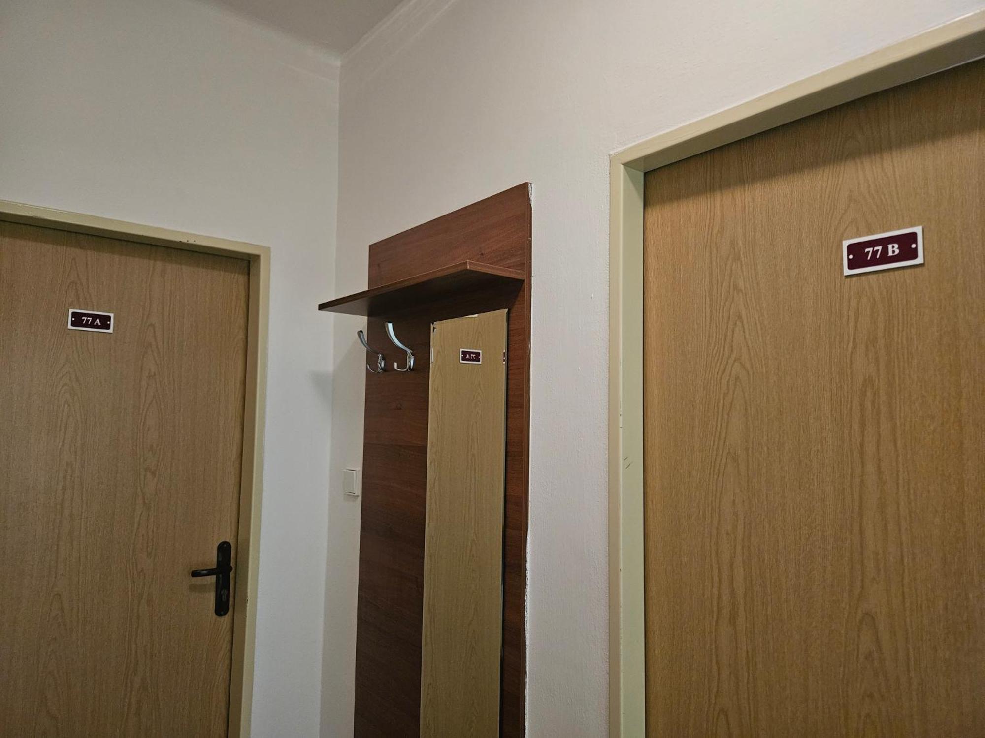 פארדוביצה Hotel Trim מראה חיצוני תמונה