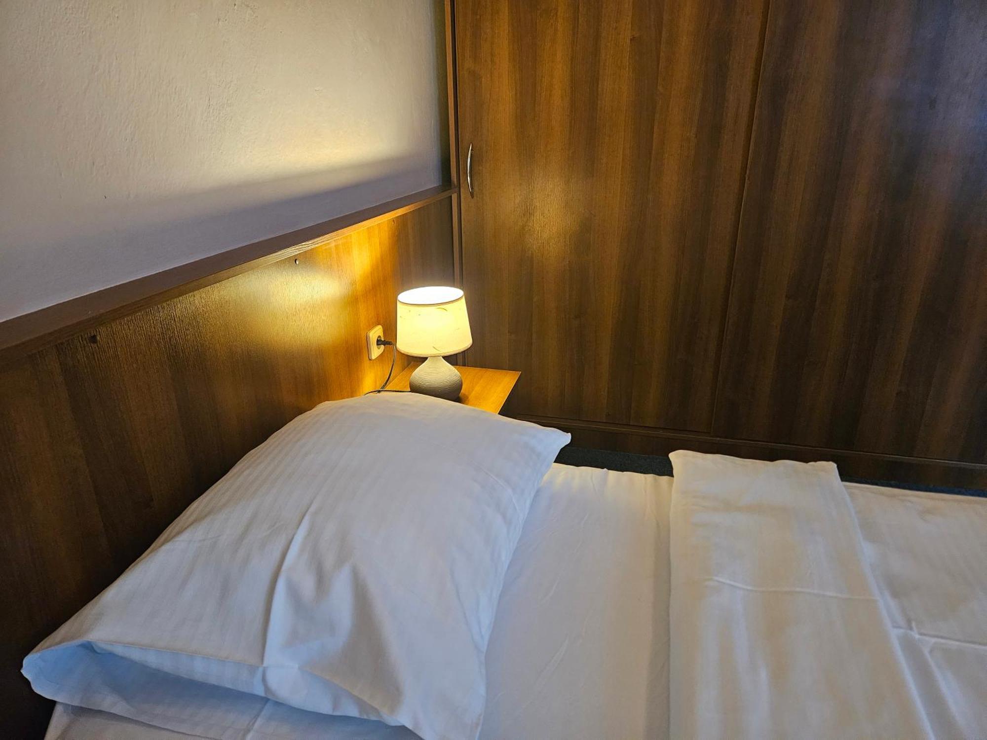 פארדוביצה Hotel Trim מראה חיצוני תמונה