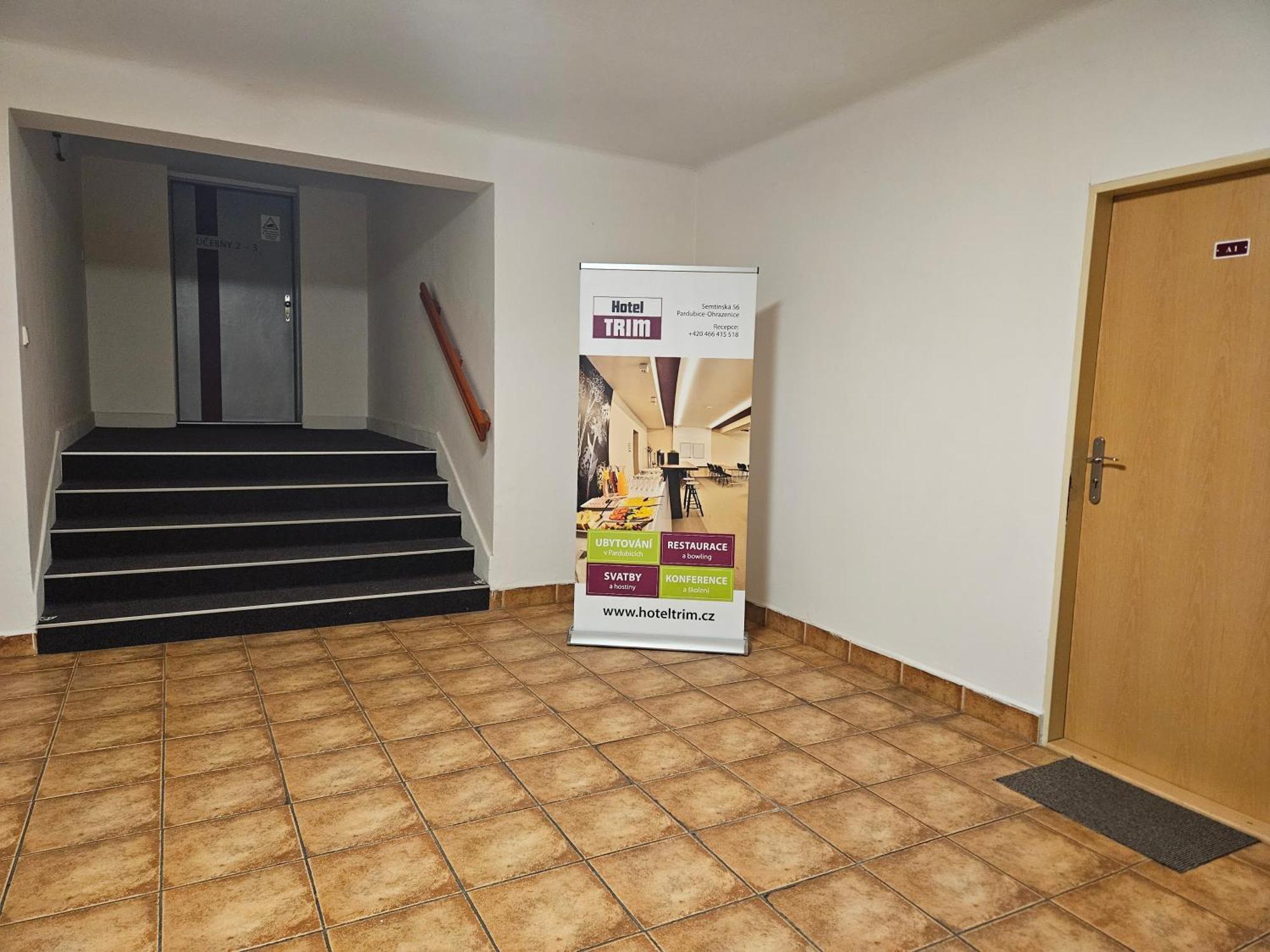 פארדוביצה Hotel Trim מראה חיצוני תמונה