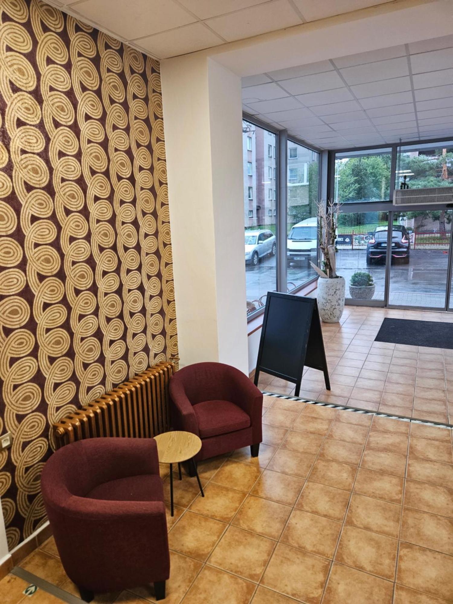 פארדוביצה Hotel Trim מראה חיצוני תמונה
