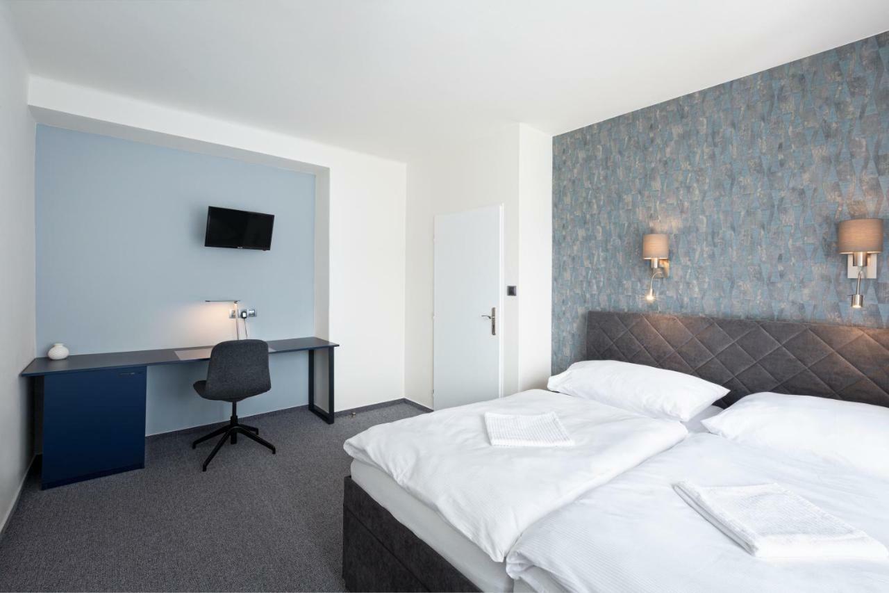 פארדוביצה Hotel Trim מראה חיצוני תמונה