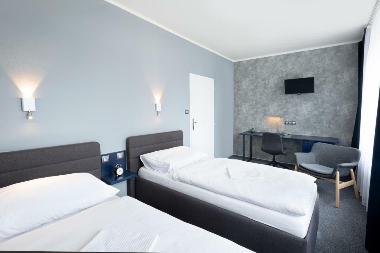 פארדוביצה Hotel Trim מראה חיצוני תמונה